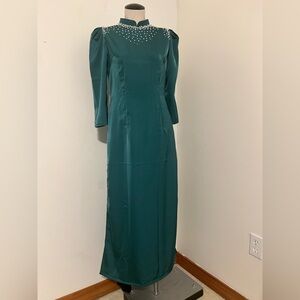 Elegant Green Dress with Embellished Neckline size XL